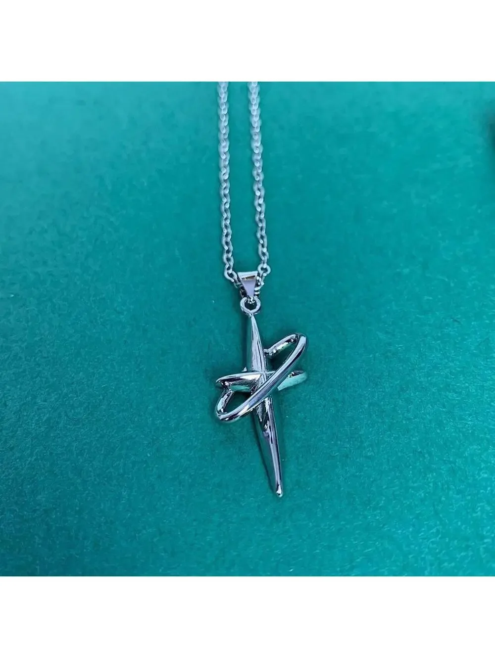 Cyber Y2k silver star ring style necklace. Cool design. Chain is unisex. 23.5